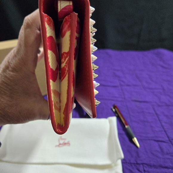 🧡💗CHRISTIAN LOUBOUTIN KISS STUDDED WALLET WITH WRISTLET STRAP - Picture 3 of 10